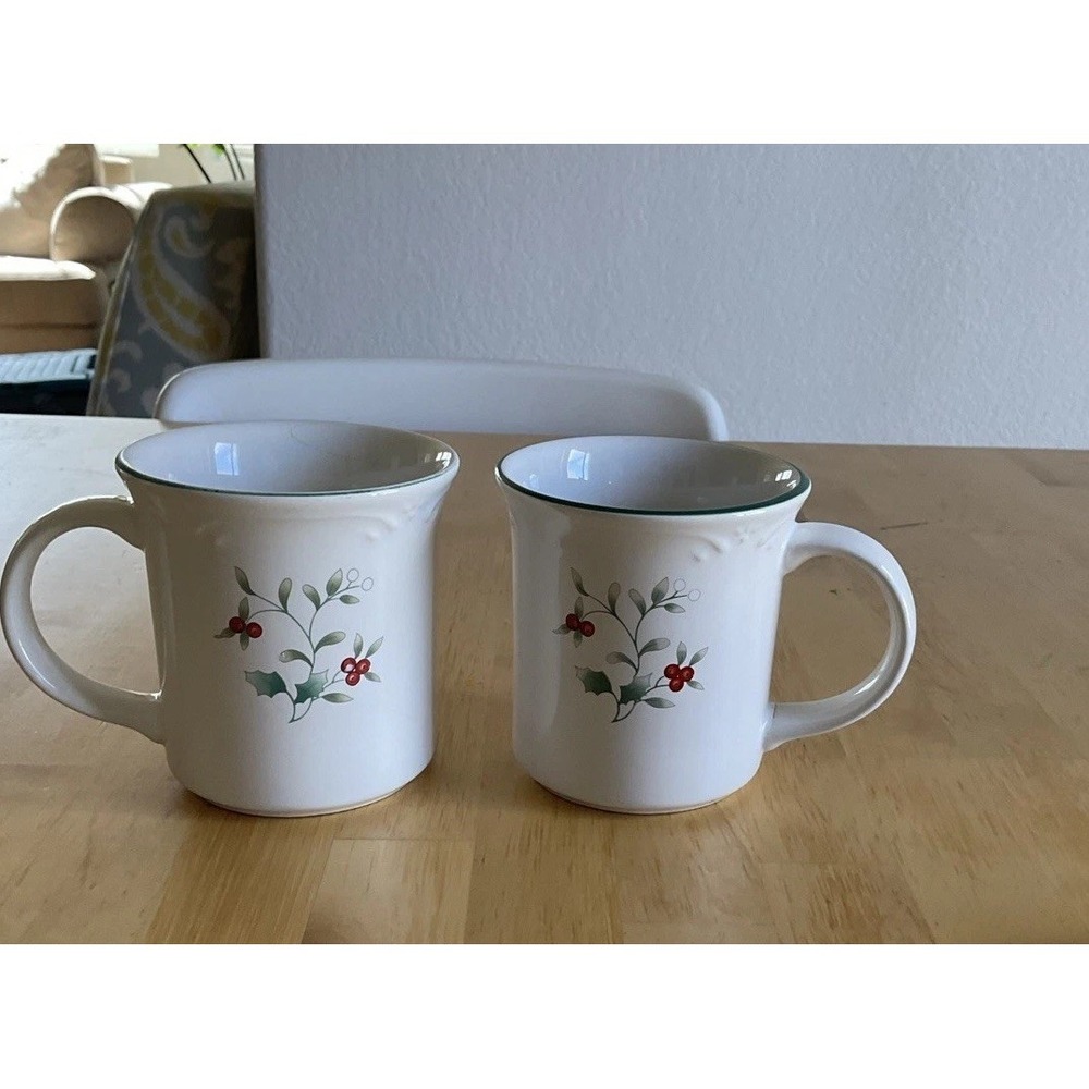 Pfaltzgraff WINTERBERRY‎ CHRISTMAS Coffee Mug Cup Dishwasher Microwaveable